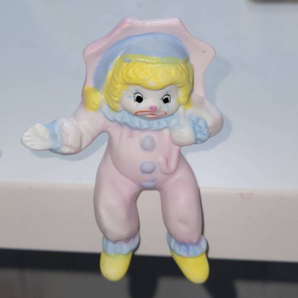 Whimsical 1970s Enesco Shelf Sitting Clown Trio - Retro Ceramic Clown Figurines - Picture 2 of 14
